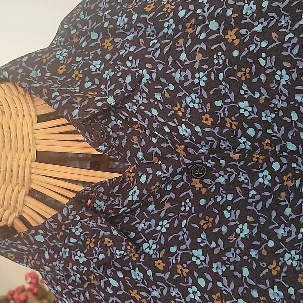 Ann Taylor LOFT Button Front Top - Picture 2 of 9